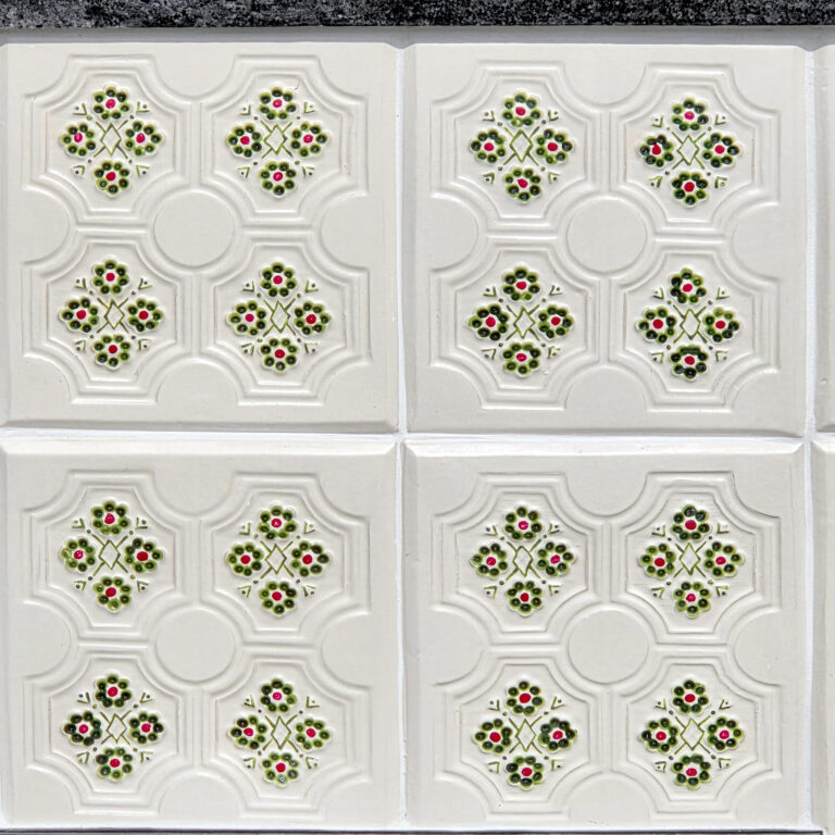 Semineu teracota, Gospodarul, 4 randuri, decoruri panseluta verde pictate manual, evacuare la spate,110 cm x 67 cm x 46 cm - imagine 3
